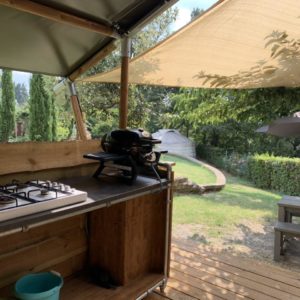 (lodge-tent-kitchen)